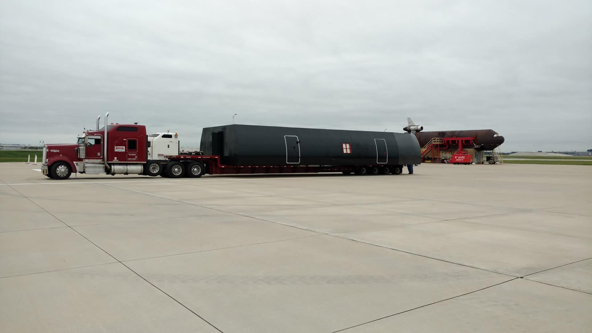 Fuselage Loads Moved to Chicago O'Hare for Fire Training